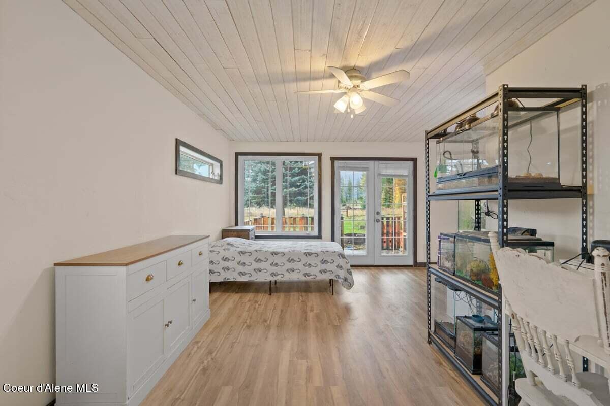 929 Irish Road Sagle, ID 83860 - Photo 19 of 70 Primary bedroom (5)