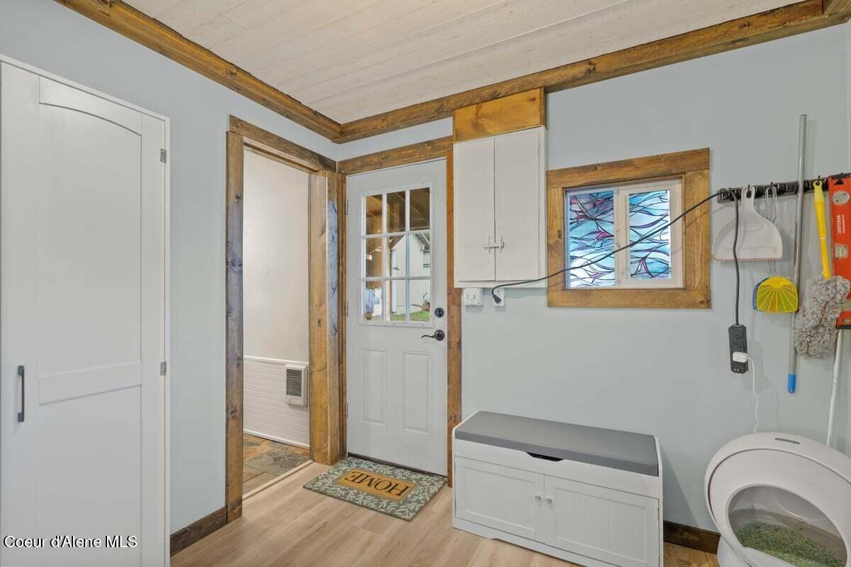 929 Irish Road Sagle, ID 83860 - Photo 23 of 70 Mudroom