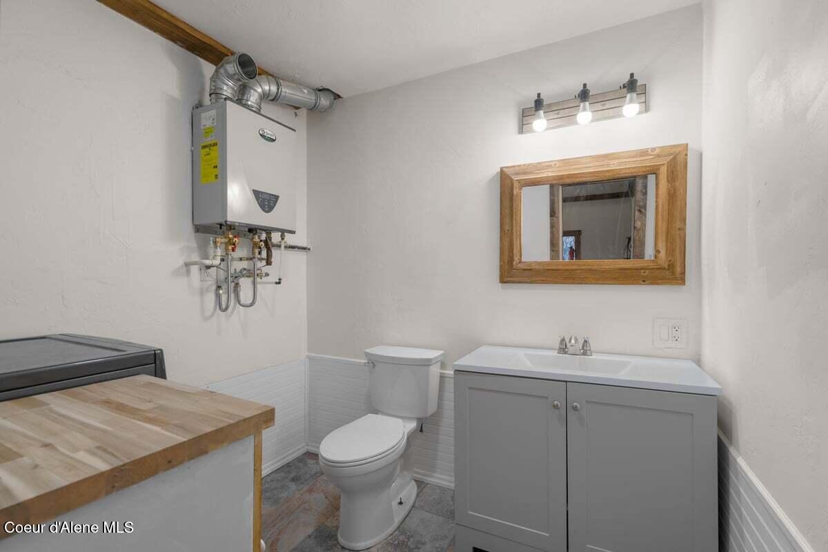 929 Irish Road Sagle, ID 83860 - Photo 26 of 70 Half bath (2)