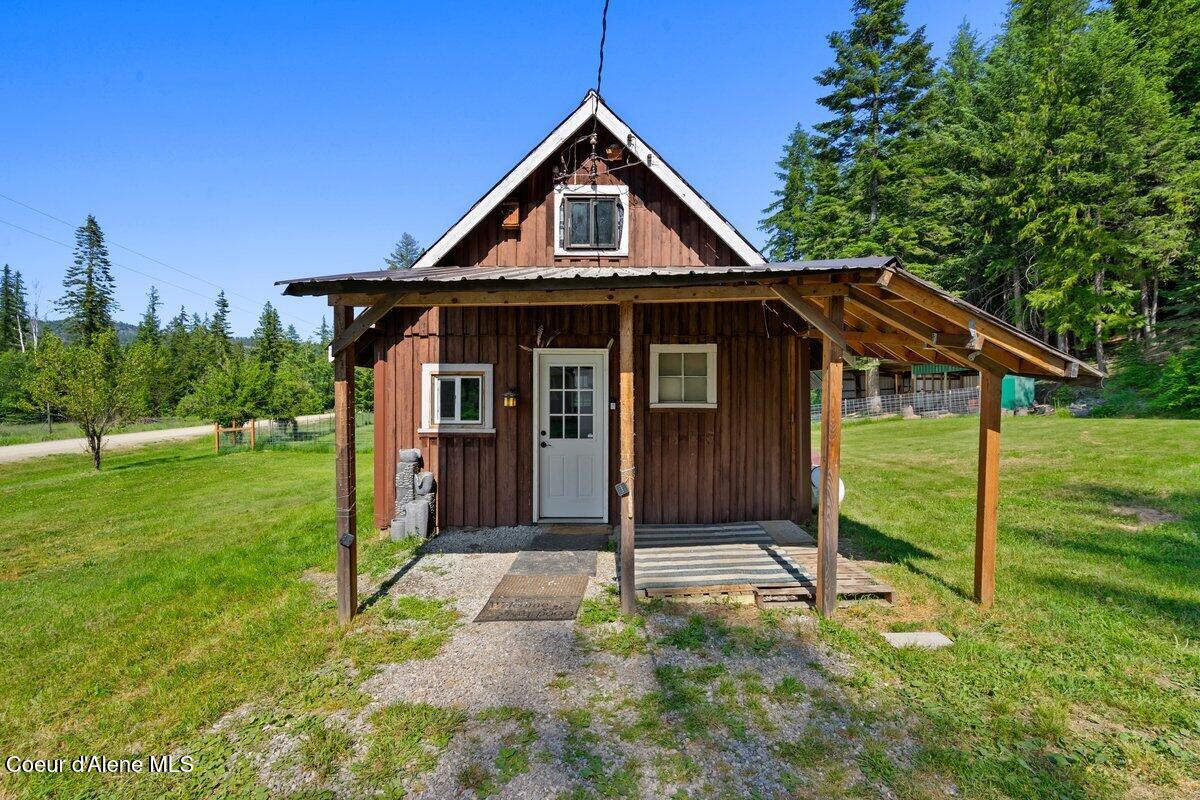 929 Irish Road Sagle, ID 83860 - Photo 4 of 70 Front of home (8)