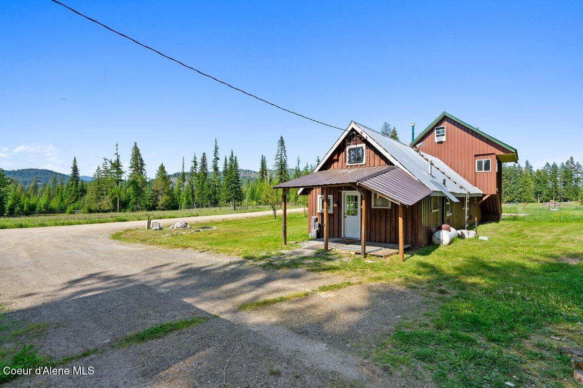 929 Irish Road Sagle, ID 83860 - Photo 5 of 70 Front of home 2 (7)