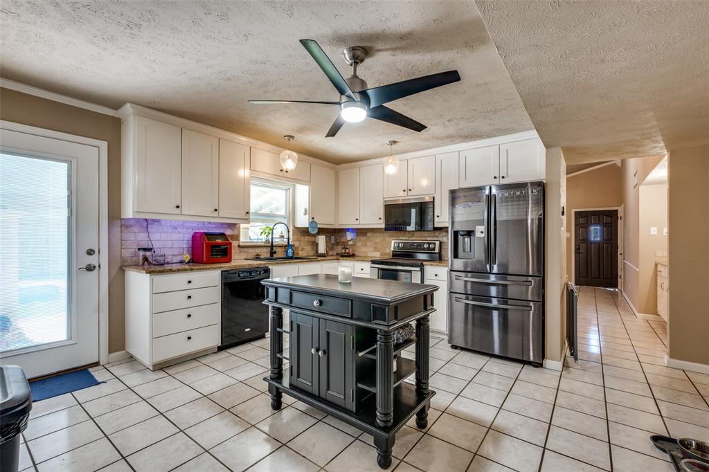 3108 Spring Valley Drive Bedford, TX 76021 - Photo 11 of 26