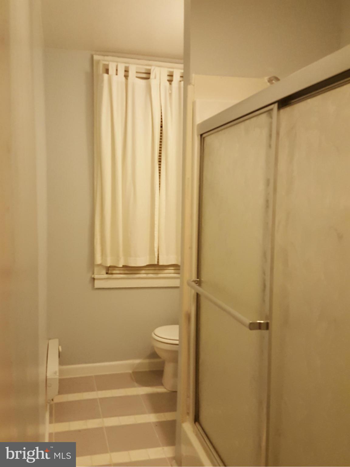3852 Falls Road Baltimore, MD 21211 - Photo 6 of 12 Bath