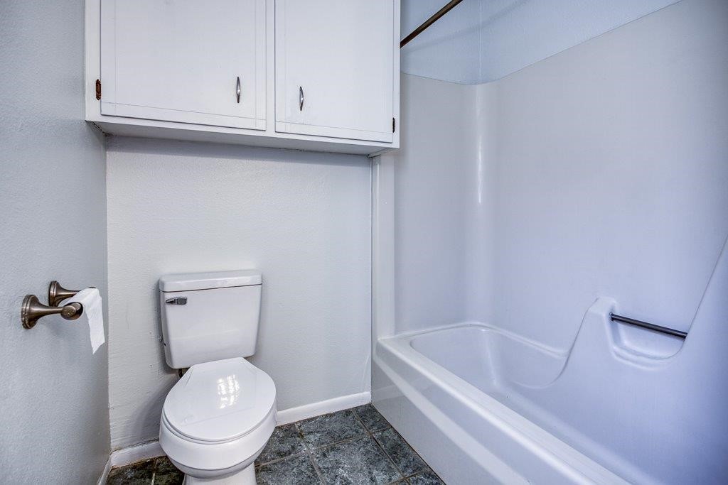113 Seco Drive Portland, TX 78374 - Photo 30 of 37 a bathroom with a sink a toilet and bathtub