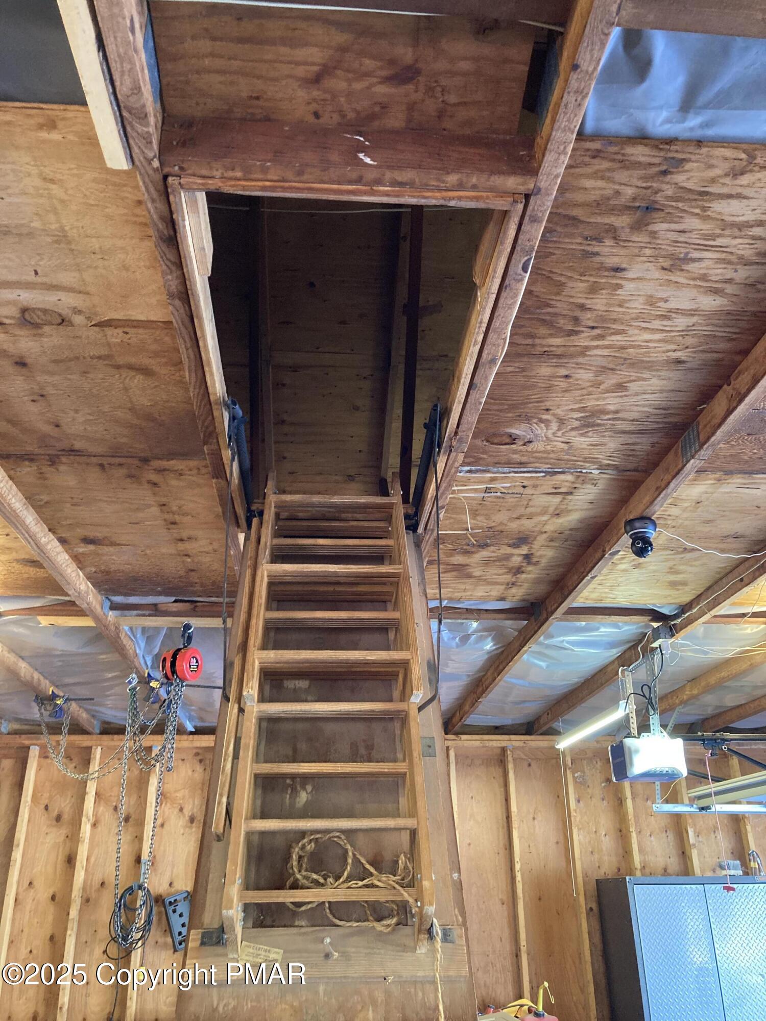 534 Sandt Road Pen Argyl, PA 18072 - Photo 67 of 77 a view of entryway