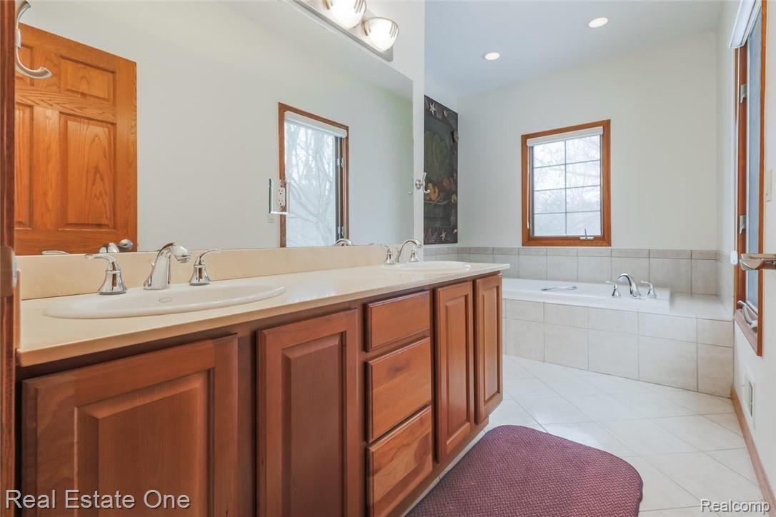 322 North Tipsico Lake Road Highland, MI 48357 - Photo 24 of 49 24-Tipsico.jpg