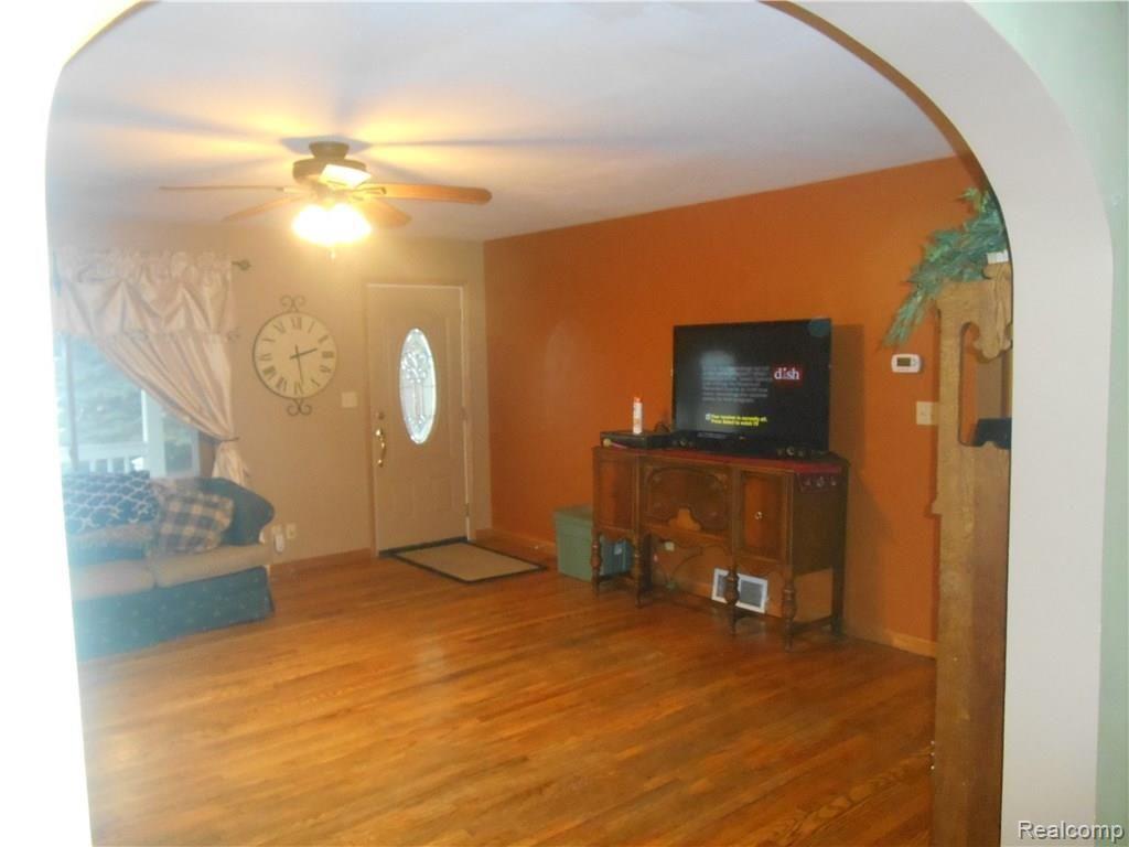 3701 Oak Grove Road North Branch, MI 48461 - Photo 15 of 45 Great Room.