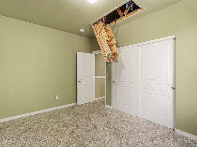 1378 Highland View Loop Redmond, OR 97756 - Photo 51 of 98 51-Bedroom