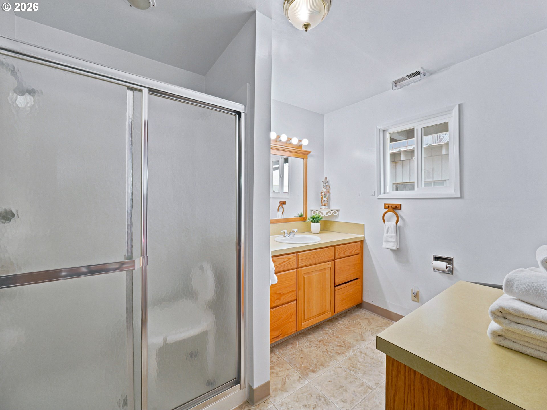 13606 South Vick Road Molalla, OR 97038 - Photo 20 of 46 Bathroom, Attached