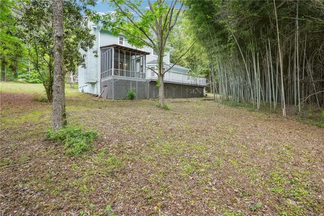 a view of a house with a yard