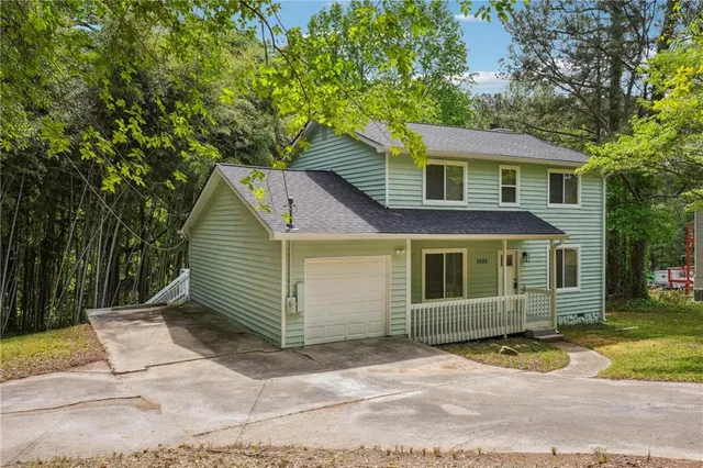 a view of a house with a yard