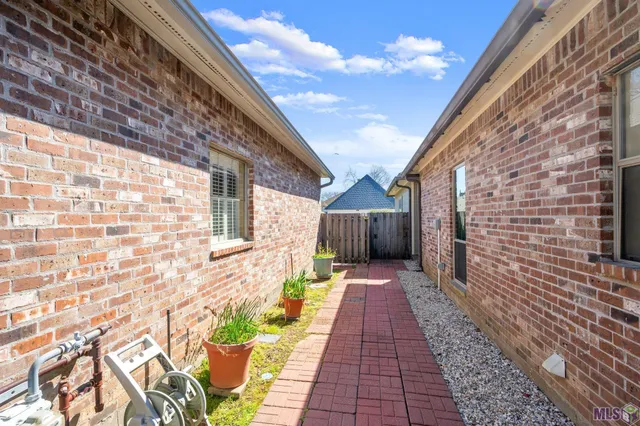 $475,000 | 19405 Kelly Wood Court, Baton Rouge, LA 70809