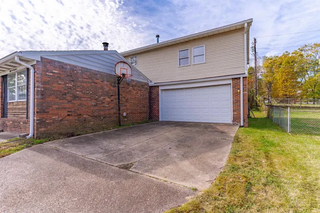 $214,500 | 5200 Westchester Drive, Evansville, IN 47720