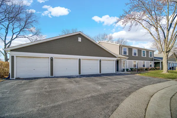 $250,000 | 745 Candleridge Court, Unit B2, Bartlett, IL 60103