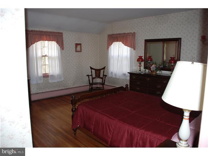 202 Maplewood Road West Chester, PA 19382 - Photo 11 of 21 Bedroom - Main