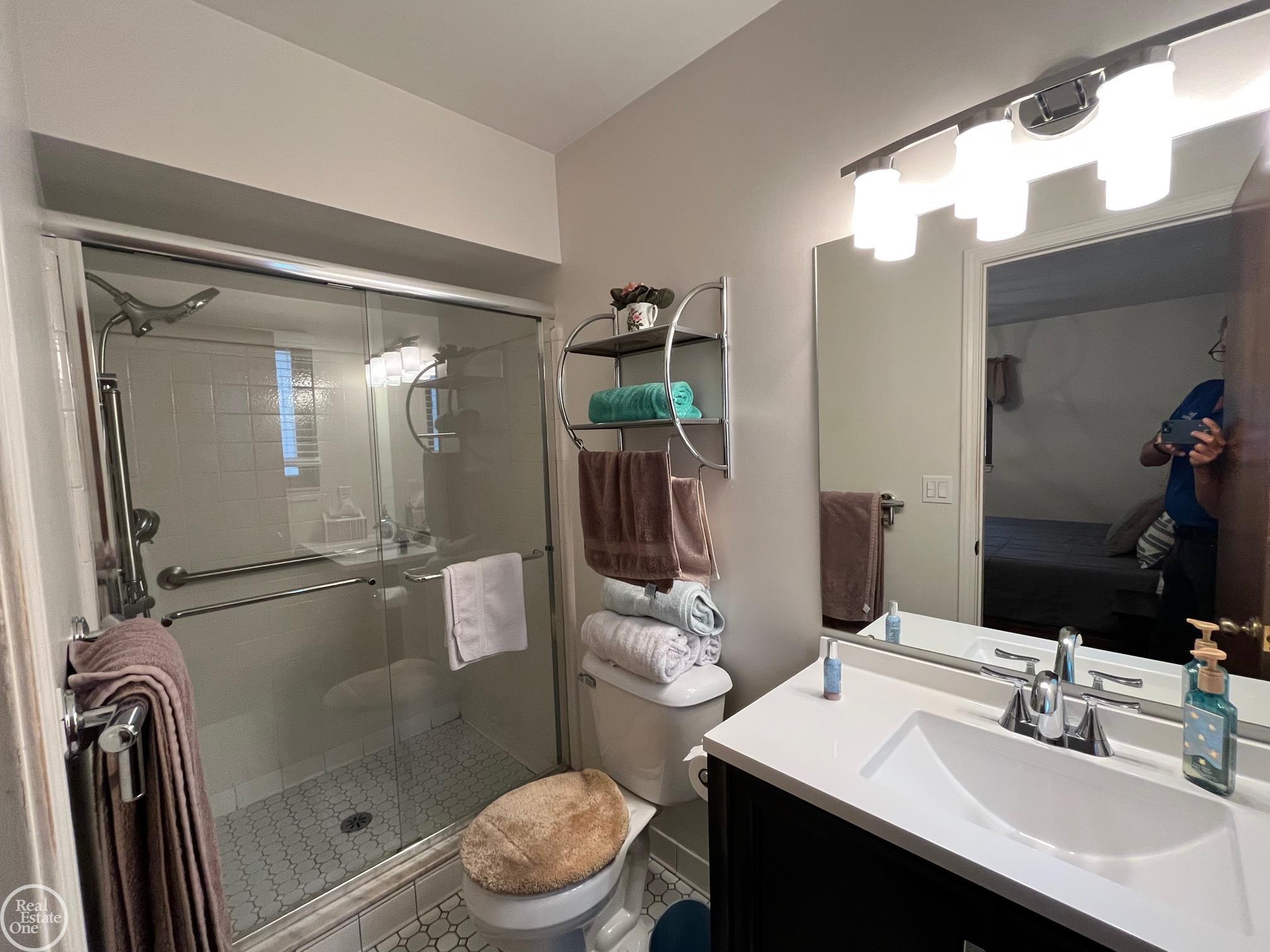 47916 Chrys Road Macomb, MI 48044 - Photo 23 of 29 50119487-22.JPG
