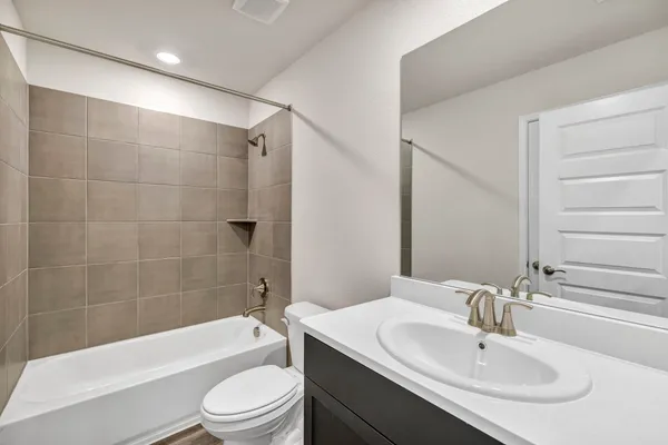 $2,395 | 102 Greenspire Lane, Hutto, TX 78634