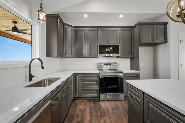 $365,000 | 1 Tbb Wood At Park Hills, Warrenton, MO 63383