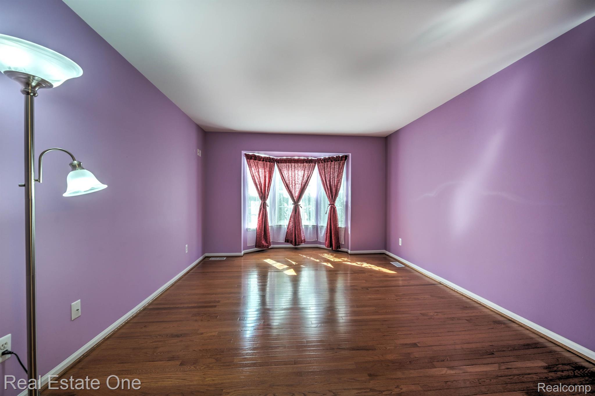 1400 Lee Wood Ridge Road Walled Lake, MI 48390 - Photo 20 of 42 Primary Bedroom View 1
