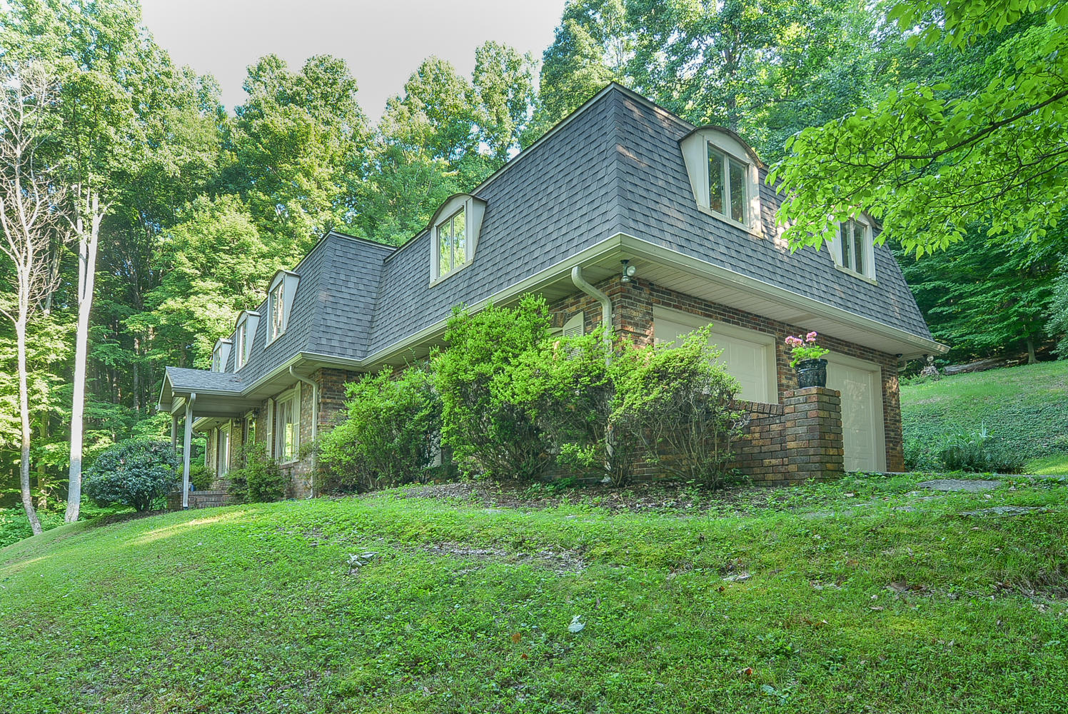 620 Montezuma Road Kingsport, TN 37664 - Photo 2 of 94 Front side