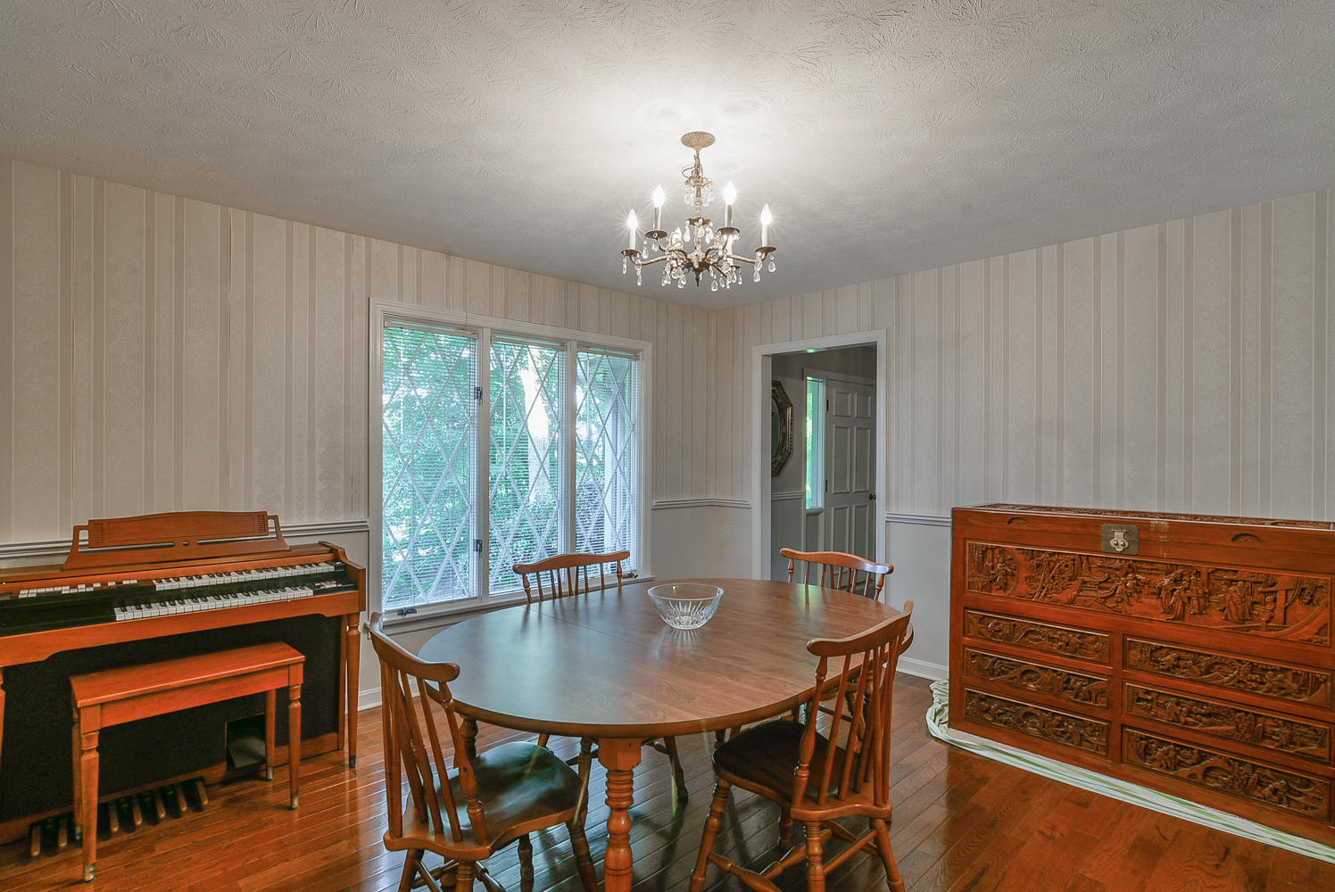 620 Montezuma Road Kingsport, TN 37664 - Photo 14 of 94 Dining with hardwoods