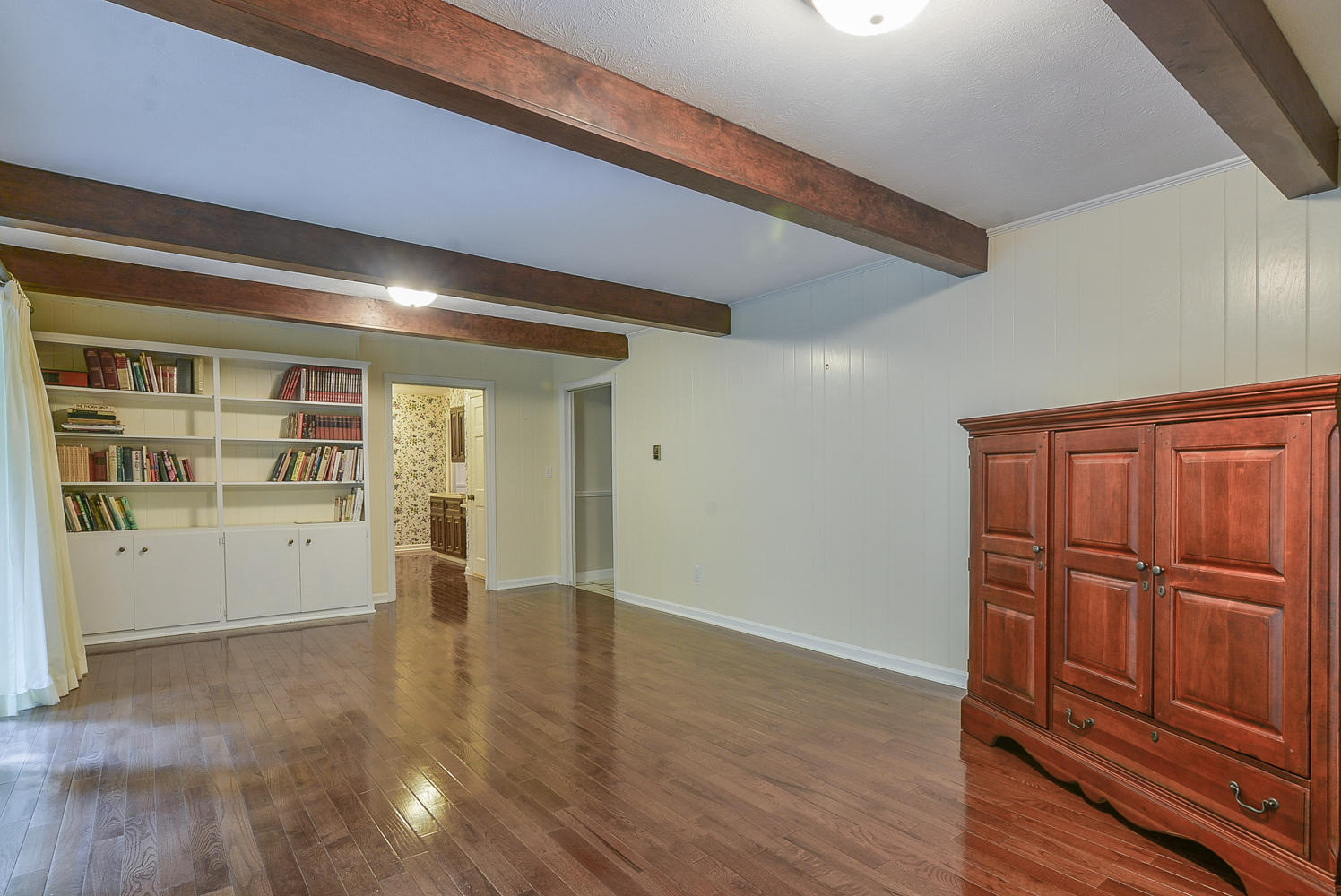 620 Montezuma Road Kingsport, TN 37664 - Photo 15 of 94 Cozy den with hardwoods