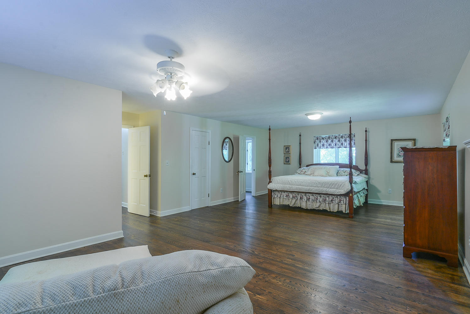 620 Montezuma Road Kingsport, TN 37664 - Photo 18 of 94 18Hardwood in master