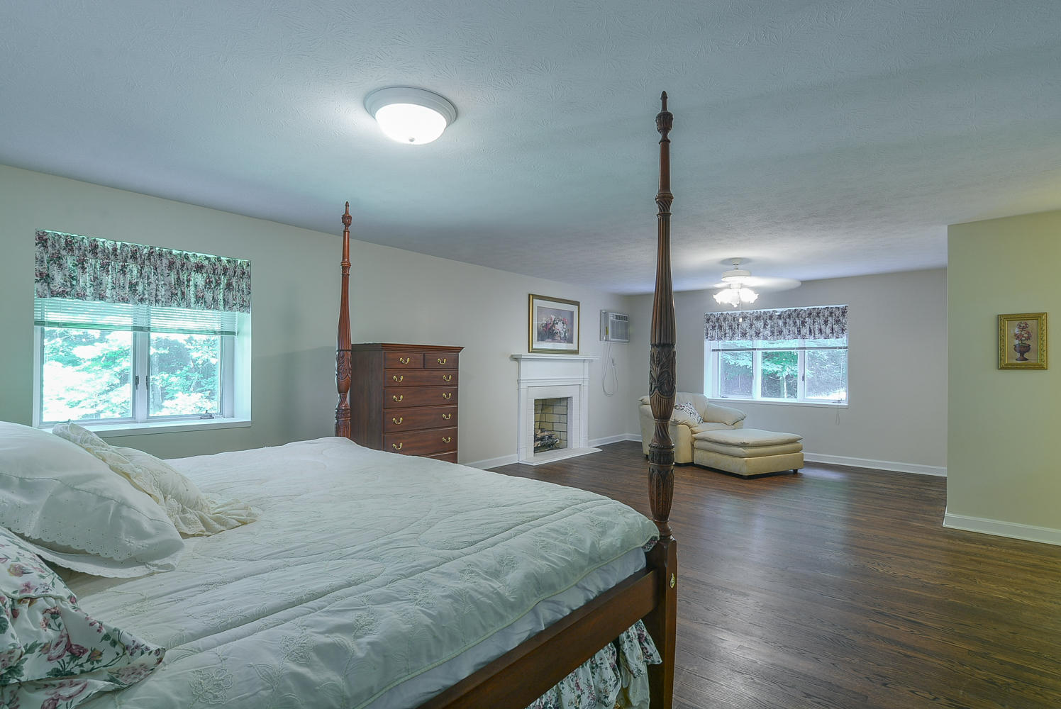 620 Montezuma Road Kingsport, TN 37664 - Photo 19 of 94 19Lots of light in master