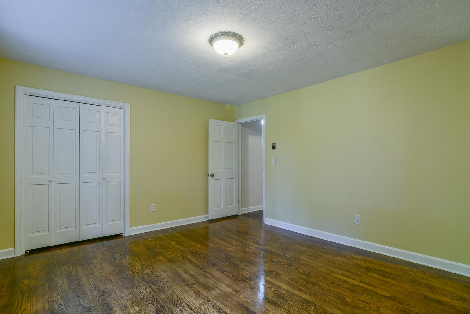 620 Montezuma Road Kingsport, TN 37664 - Photo 26 of 94 Bedroom 2 hardwoods