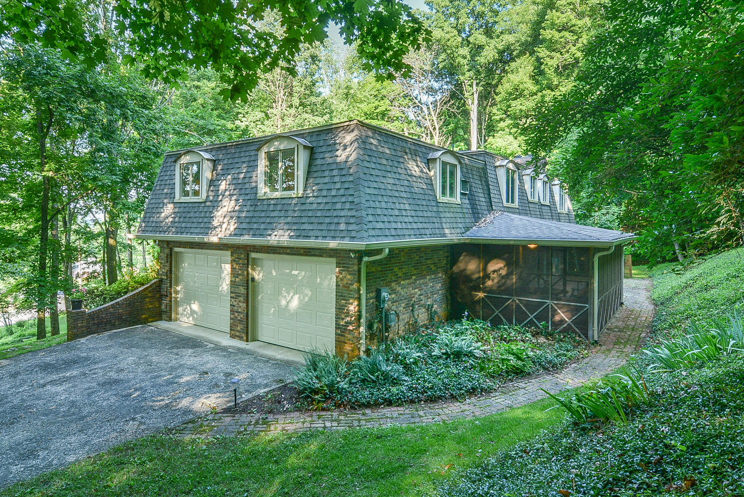 620 Montezuma Road Kingsport, TN 37664 - Photo 45 of 94 Double main level garage