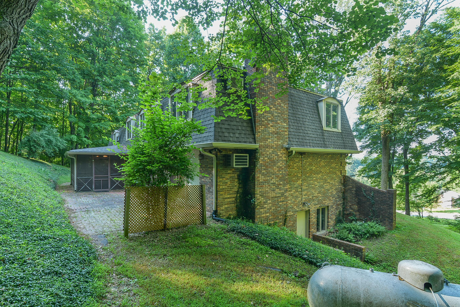 620 Montezuma Road Kingsport, TN 37664 - Photo 47 of 94 Plenty of shade