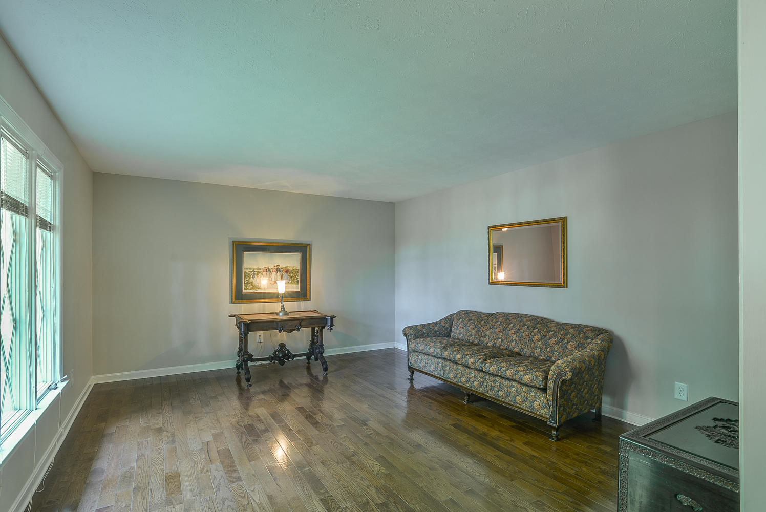 620 Montezuma Road Kingsport, TN 37664 - Photo 6 of 94 Large sunlit living room