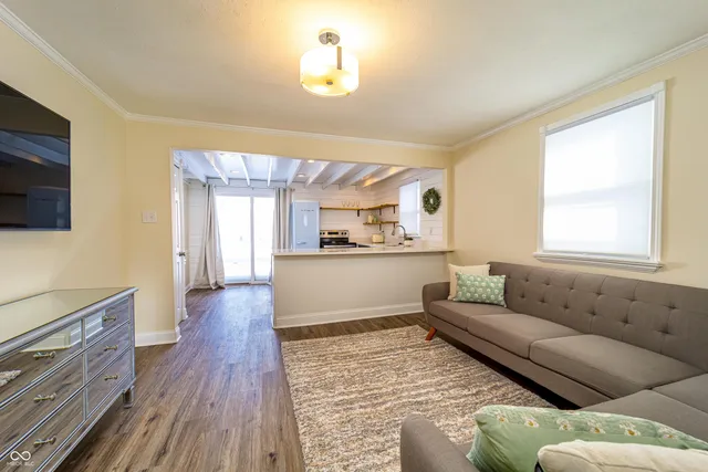 $2,000 | 388 West Pearl Street, Greenwood, IN 46142