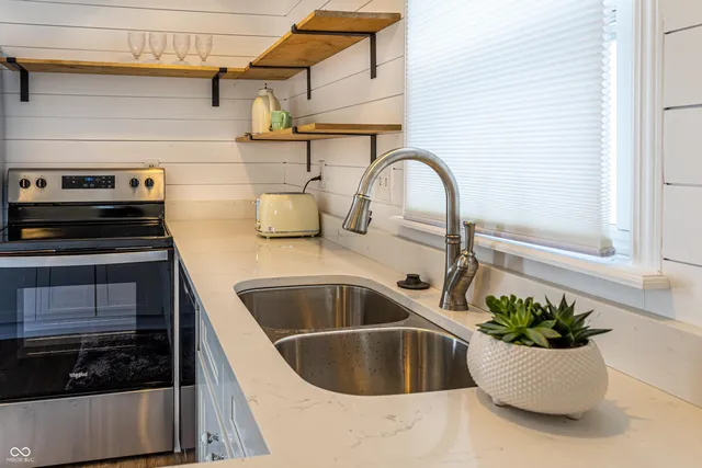 $2,000 | 388 West Pearl Street, Greenwood, IN 46142