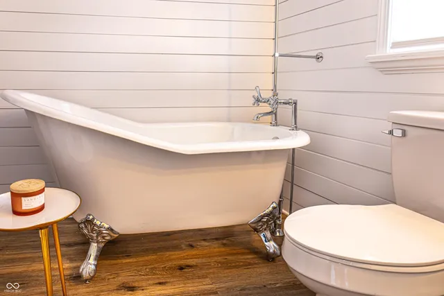 $2,000 | 388 West Pearl Street, Greenwood, IN 46142