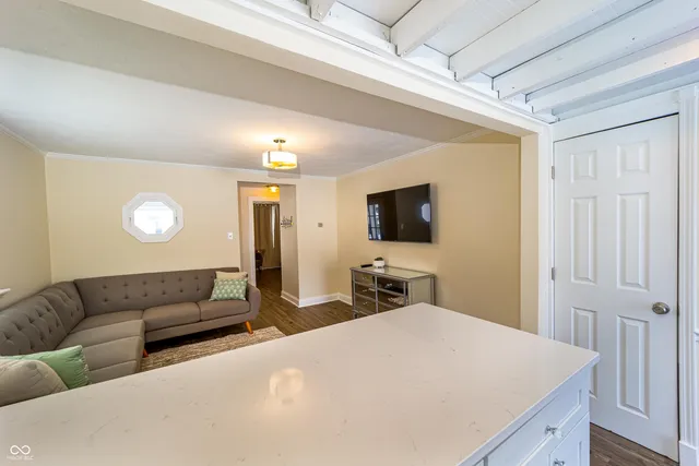 $2,000 | 388 West Pearl Street, Greenwood, IN 46142