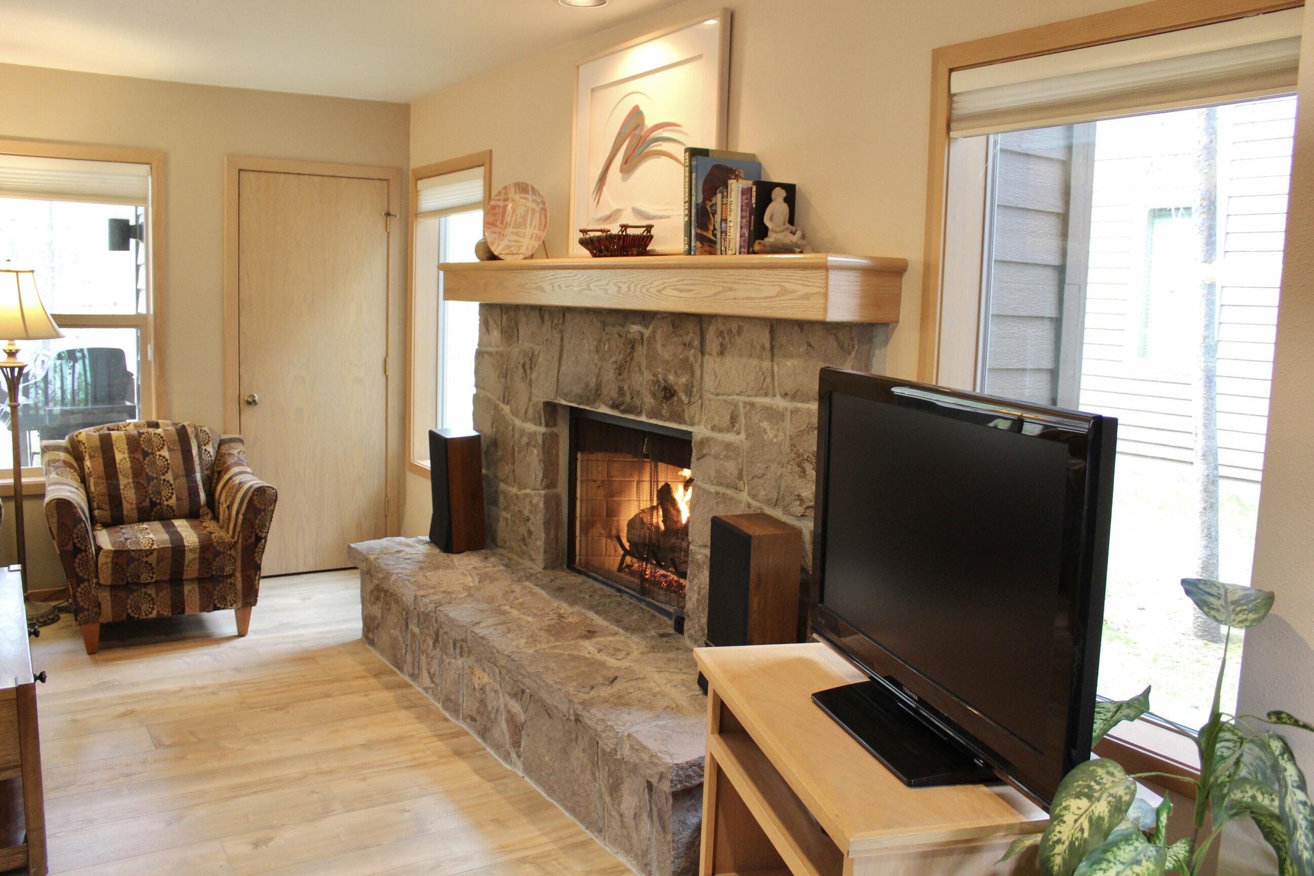 57367 Beaver Ridge Loop, Unit 25B Sunriver, OR 97707 - Photo 15 of 22 2-Entry-R25