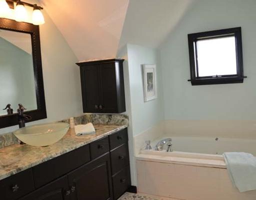 1721 Corn Neck Road, Unit 8 Block Island, RI 02807 - Photo 9 of 14 Master Bath/Spa.