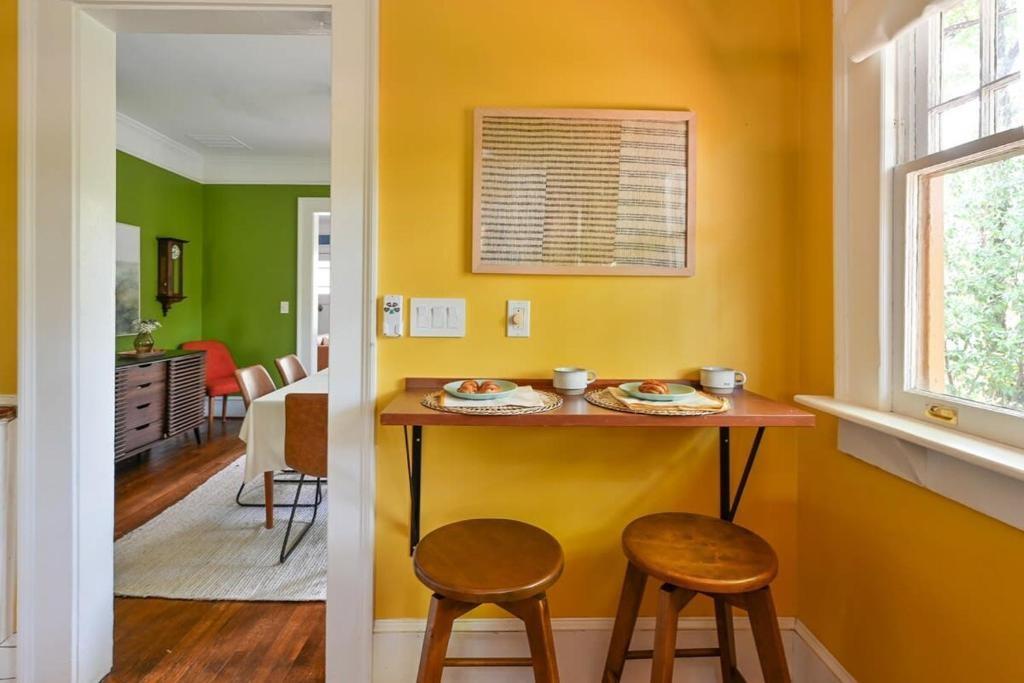 2076 Ridgedale Road Northeast Atlanta, GA 30317 - Photo 13 of 40