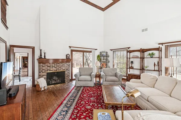 $1,998,000 | 545 West Windsor Road, Inverness, IL 60067