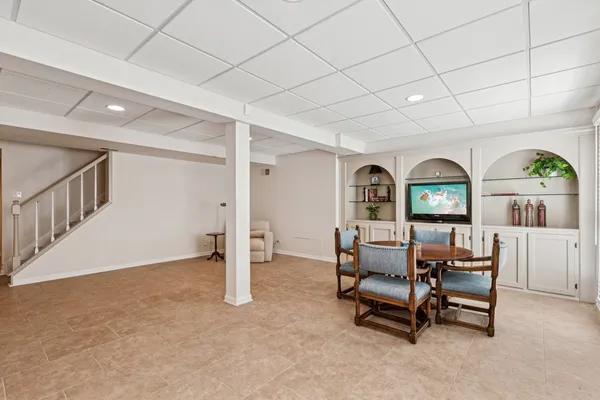 $1,998,000 | 545 West Windsor Road, Inverness, IL 60067