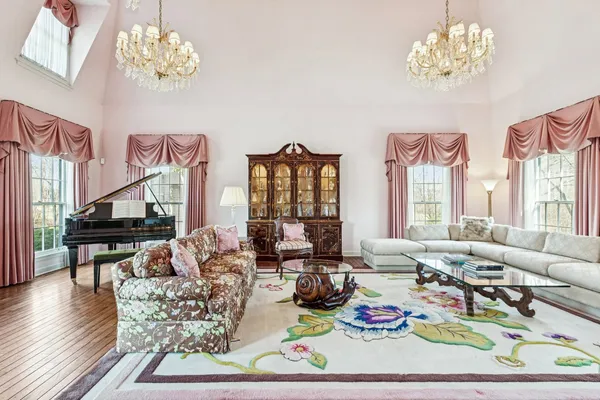 $1,998,000 | 545 West Windsor Road, Inverness, IL 60067