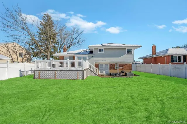 a view of a house with backyard and a garden