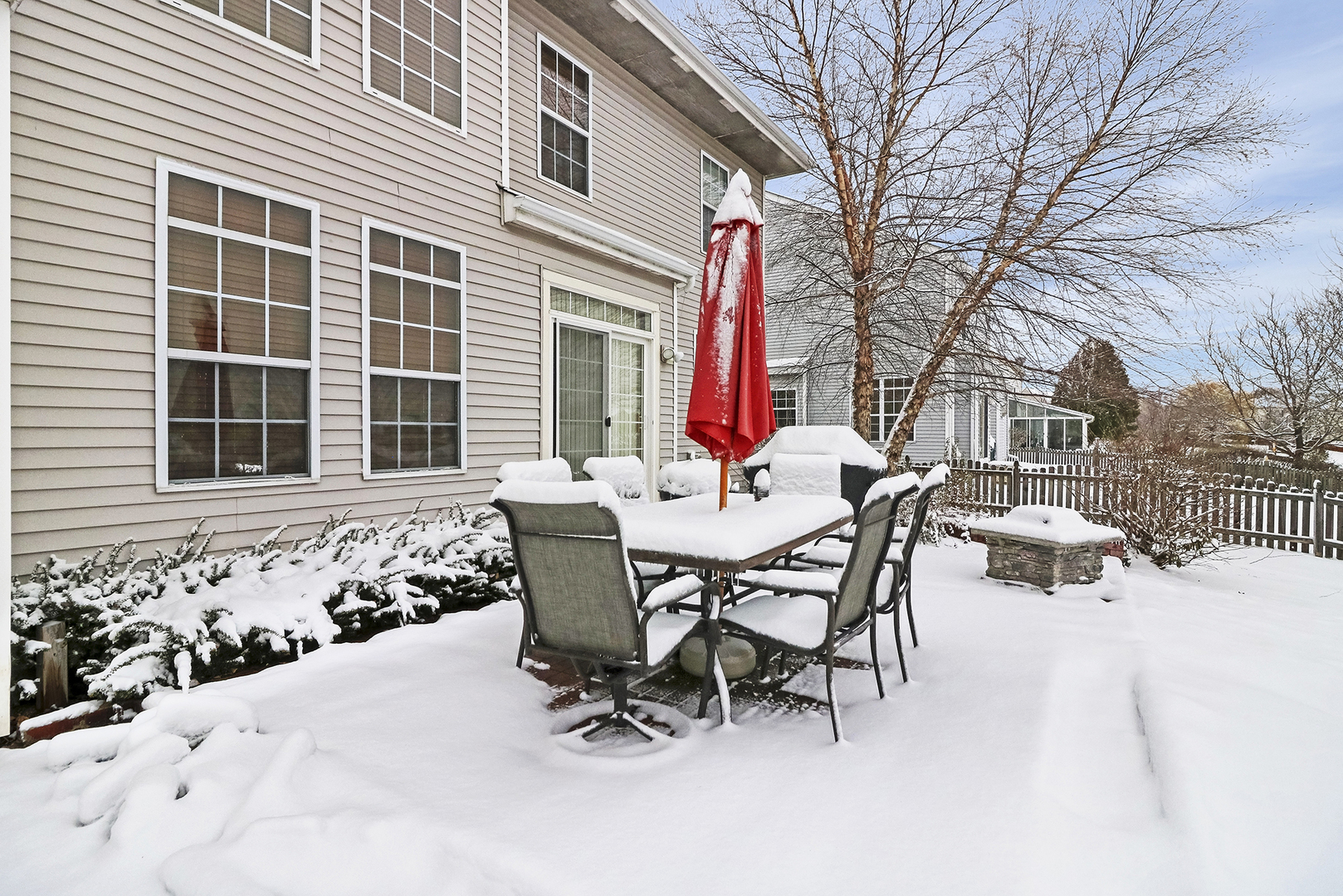 428 Cardinal Lane Bolingbrook, IL 60490 - Photo 4 of 36 a view of a patio with a table and chairs