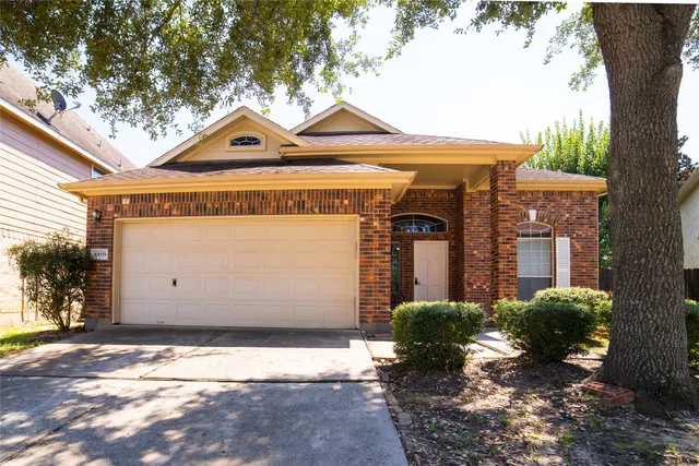 $2,450 | 10035 Magnolia Way, Houston, TX 77070