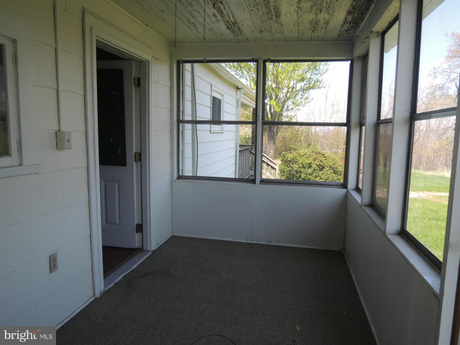 2262 County Rte 1/1 Berkeley Springs, WV 25411 - Photo 13 of 30 Interior (General)