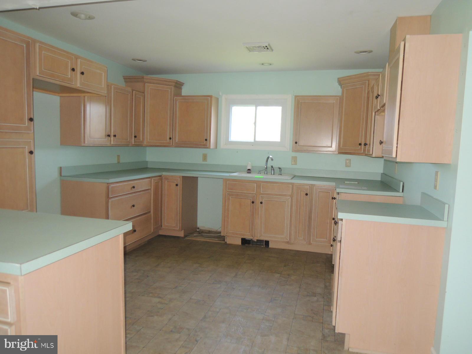 2262 County Rte 1/1 Berkeley Springs, WV 25411 - Photo 15 of 30 Kitchen