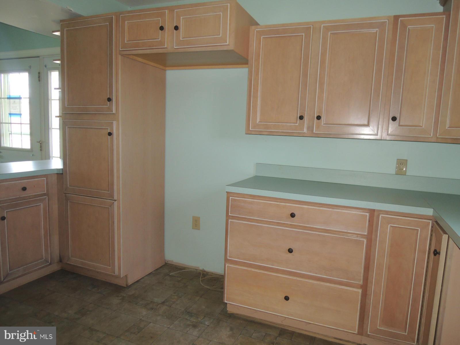2262 County Rte 1/1 Berkeley Springs, WV 25411 - Photo 16 of 30 Kitchen