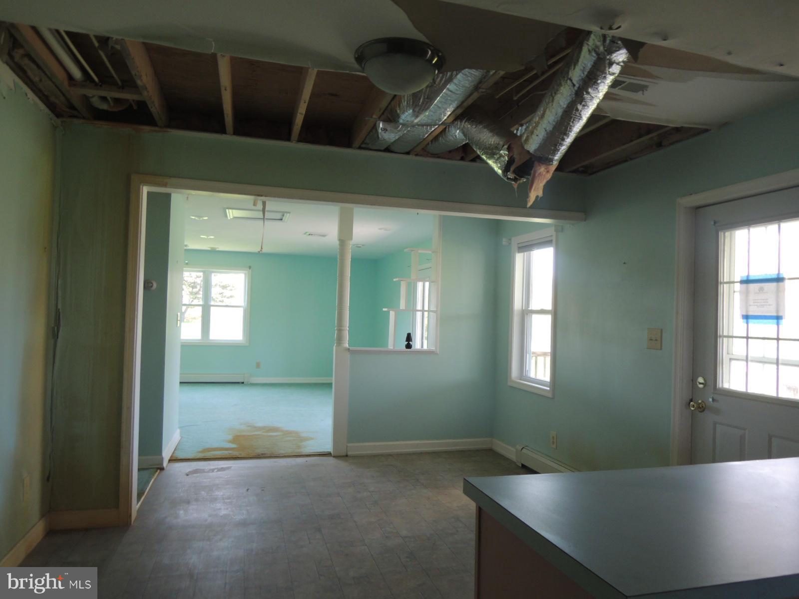 2262 County Rte 1/1 Berkeley Springs, WV 25411 - Photo 17 of 30 Interior (General)