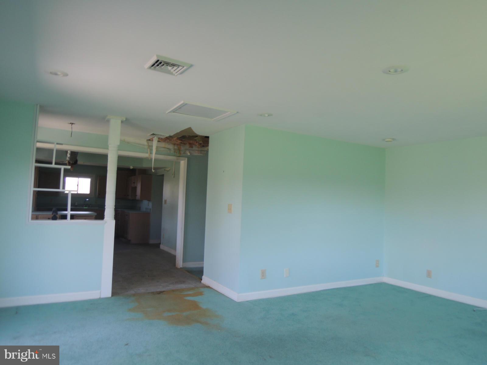 2262 County Rte 1/1 Berkeley Springs, WV 25411 - Photo 18 of 30 Family Room